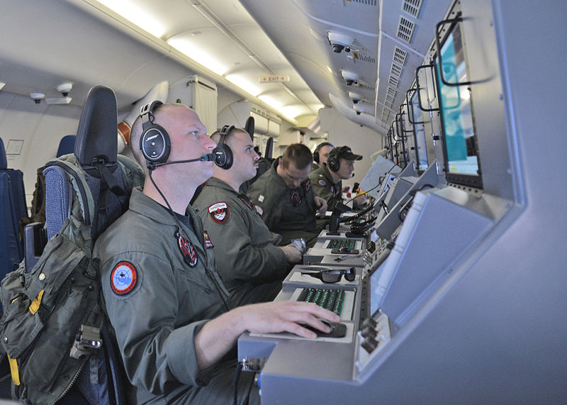 Navy helps to search for Malaysian airlines