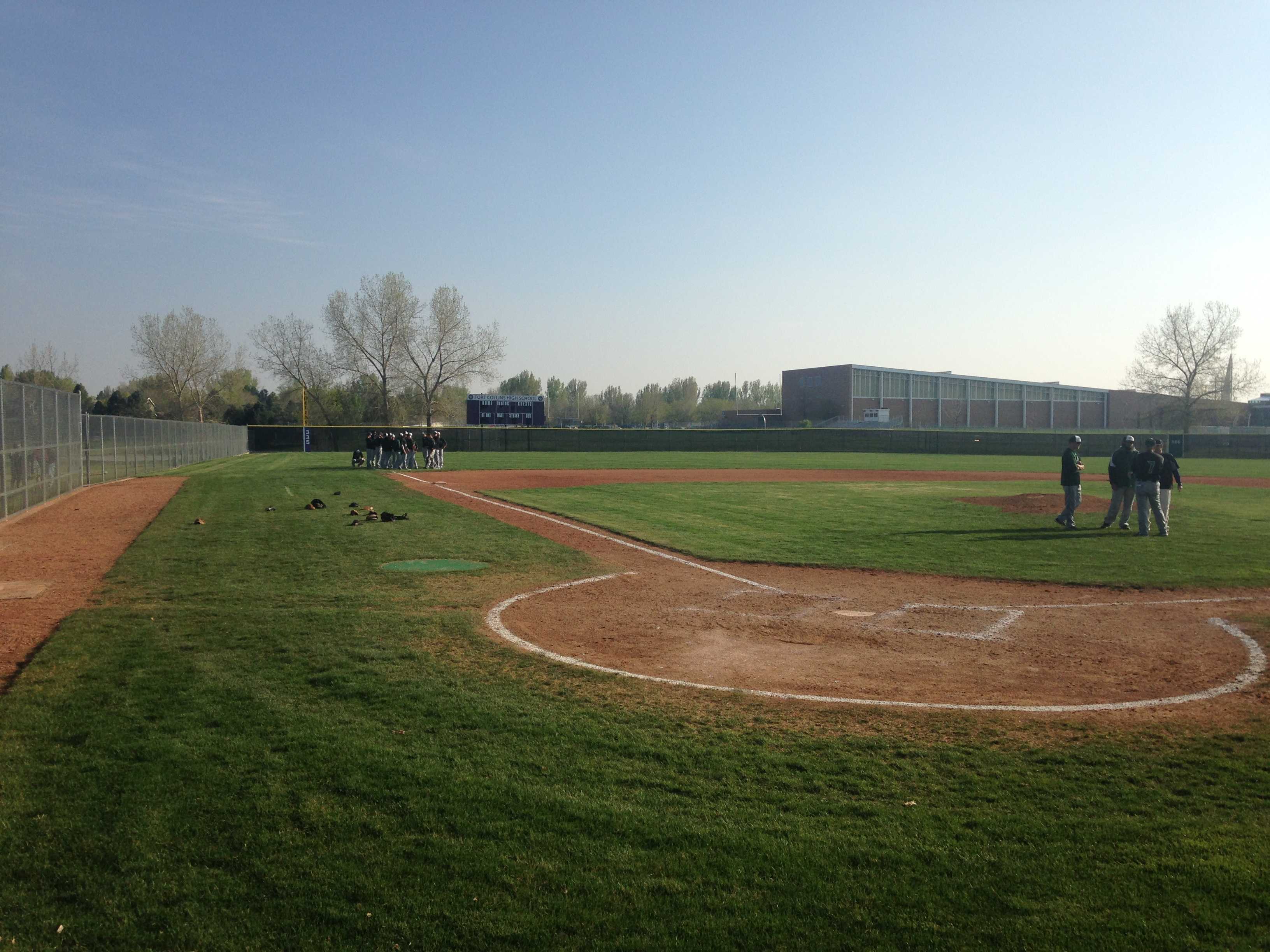 Homeruns close to home: Fossil loses to Collins in varsity baseball