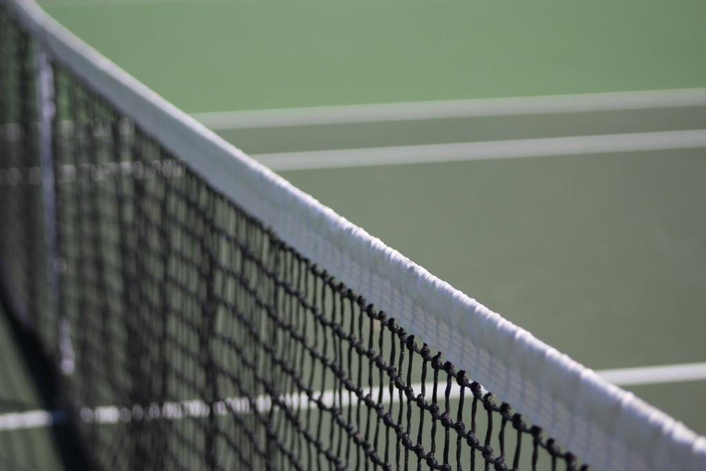 Fossil sweeps Greeley west in tennis match