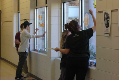 NAHS splashes more color onto Fossil’s windows