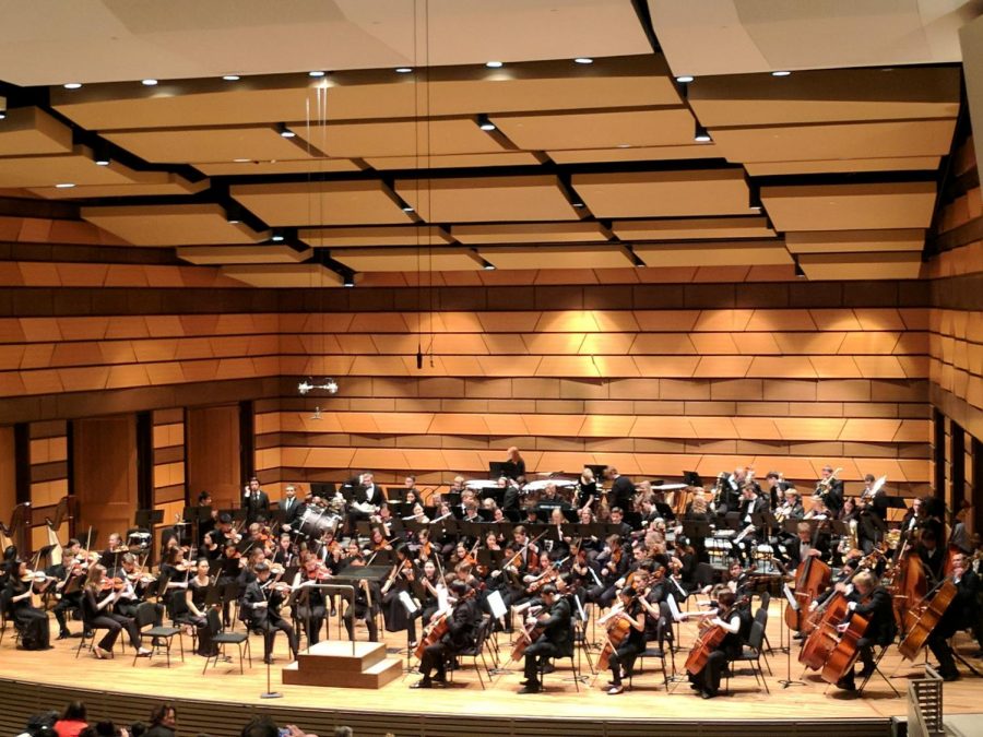 (Photo Credit: Kaitlyn Philavanh) 
The Symphony Orchestra gets ready to start their concert. 