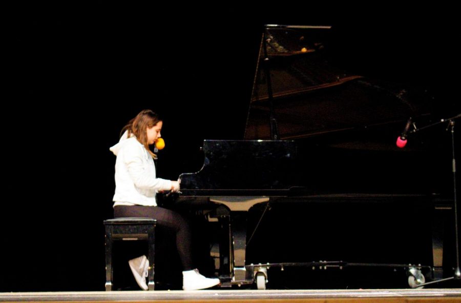 Anna Geraghty, a sophomore, performed Coldplays Viva la Vida. Singing and playing piano, Geraghty wowed the audience with her musical talent.