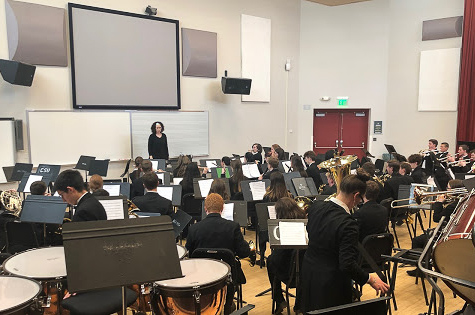 Students from Fossils Wind Symphony and Select Symphonic Bands prepare to play their pieces.
Photo credit: Meghan Muñoz