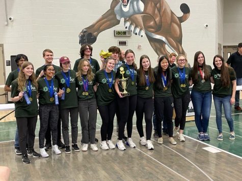 The team standing together after 2023 Regionals.