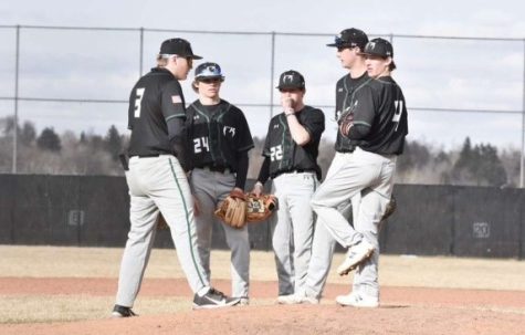 Moran and other players gather together before an inning.