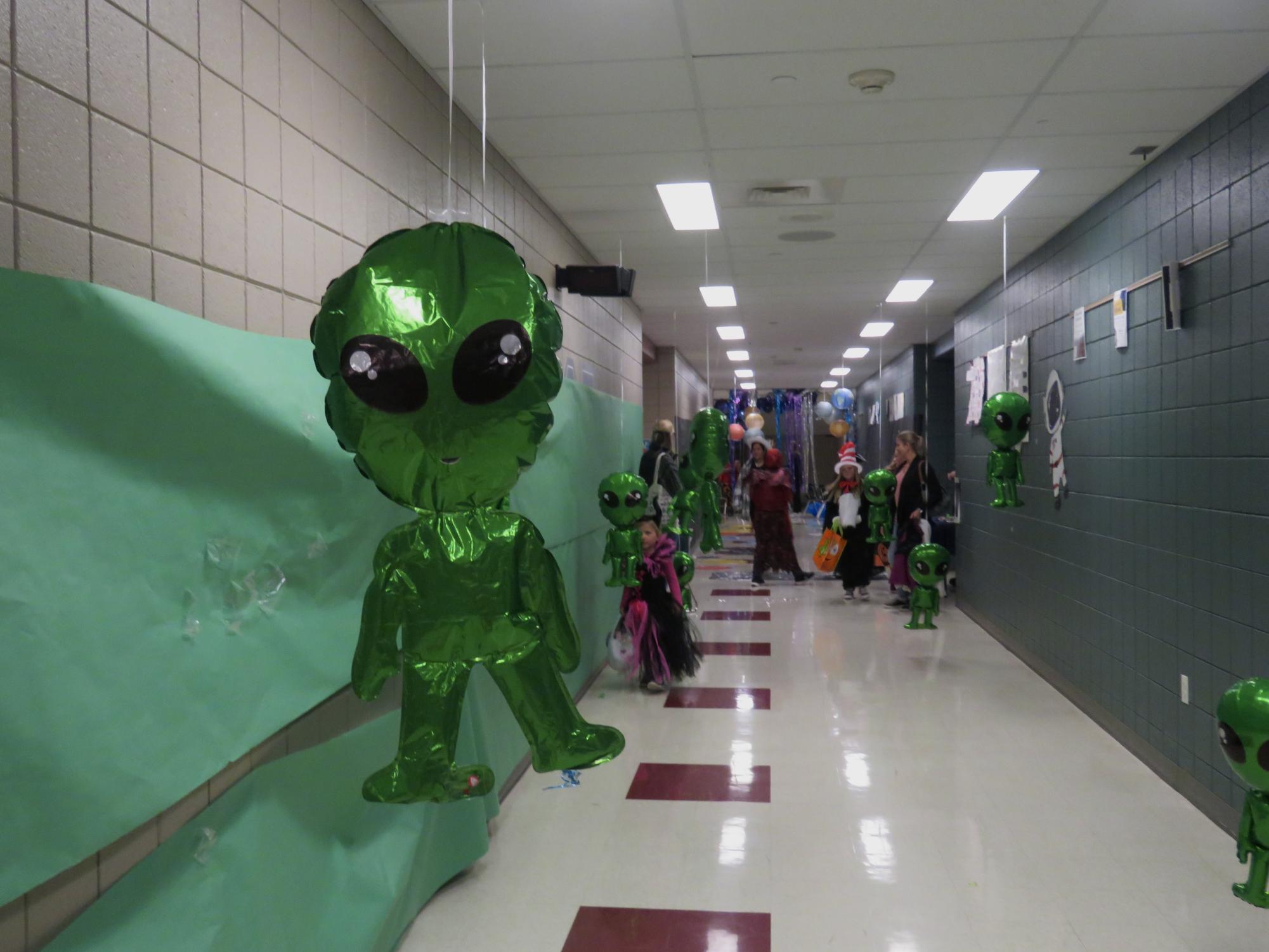 Kids interacted with friendly aliens as they battled their way through space, receiving candy as they went. 