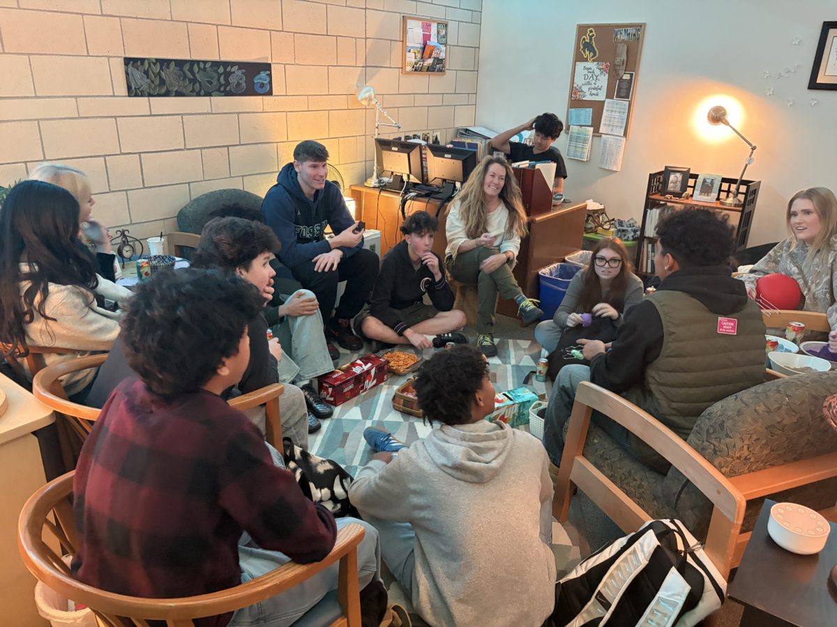 Lisa Cole (center) meets with Fossil Connect in November.

