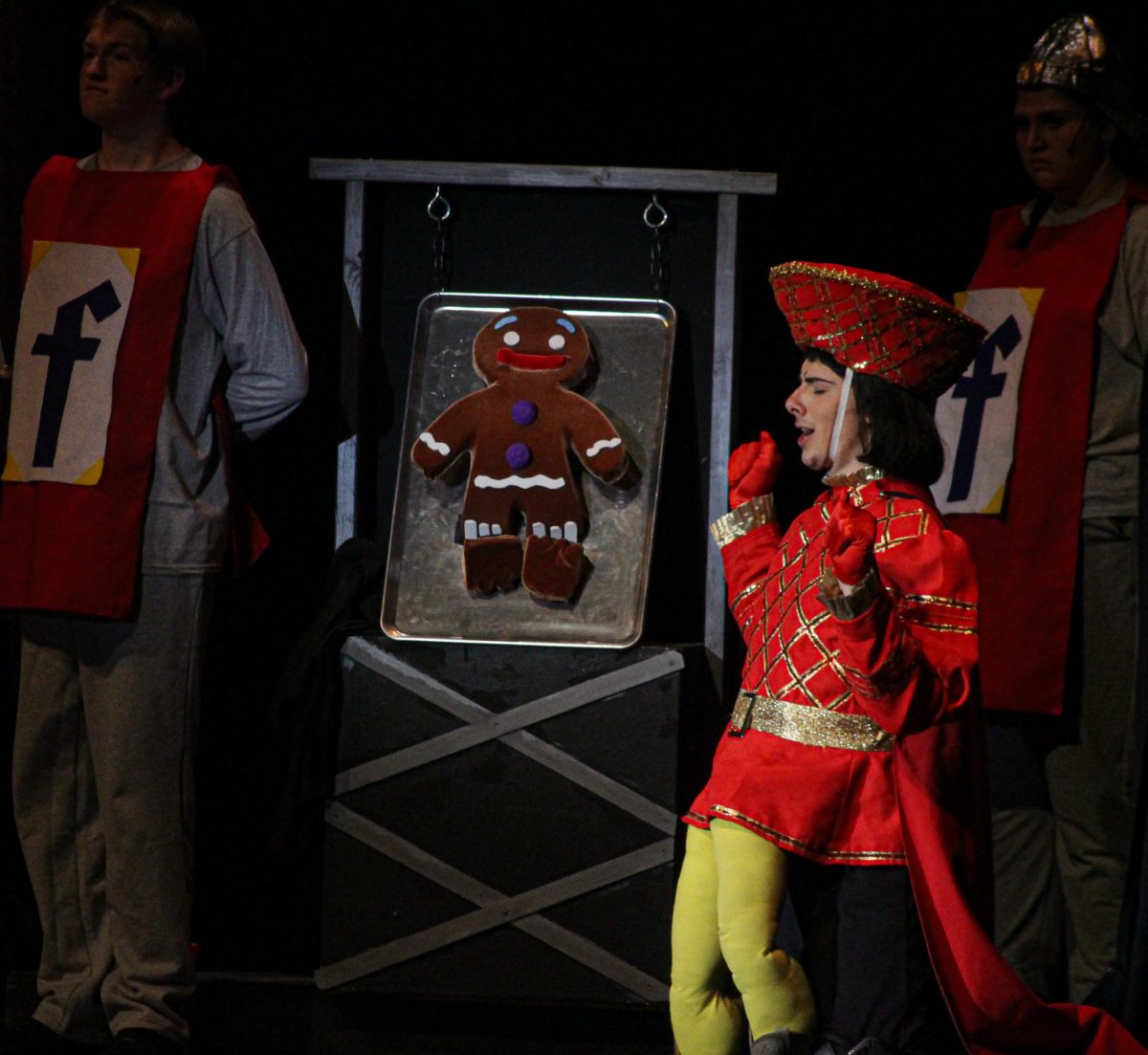 Lord Farquad threatens Gingy to find him a princess. 