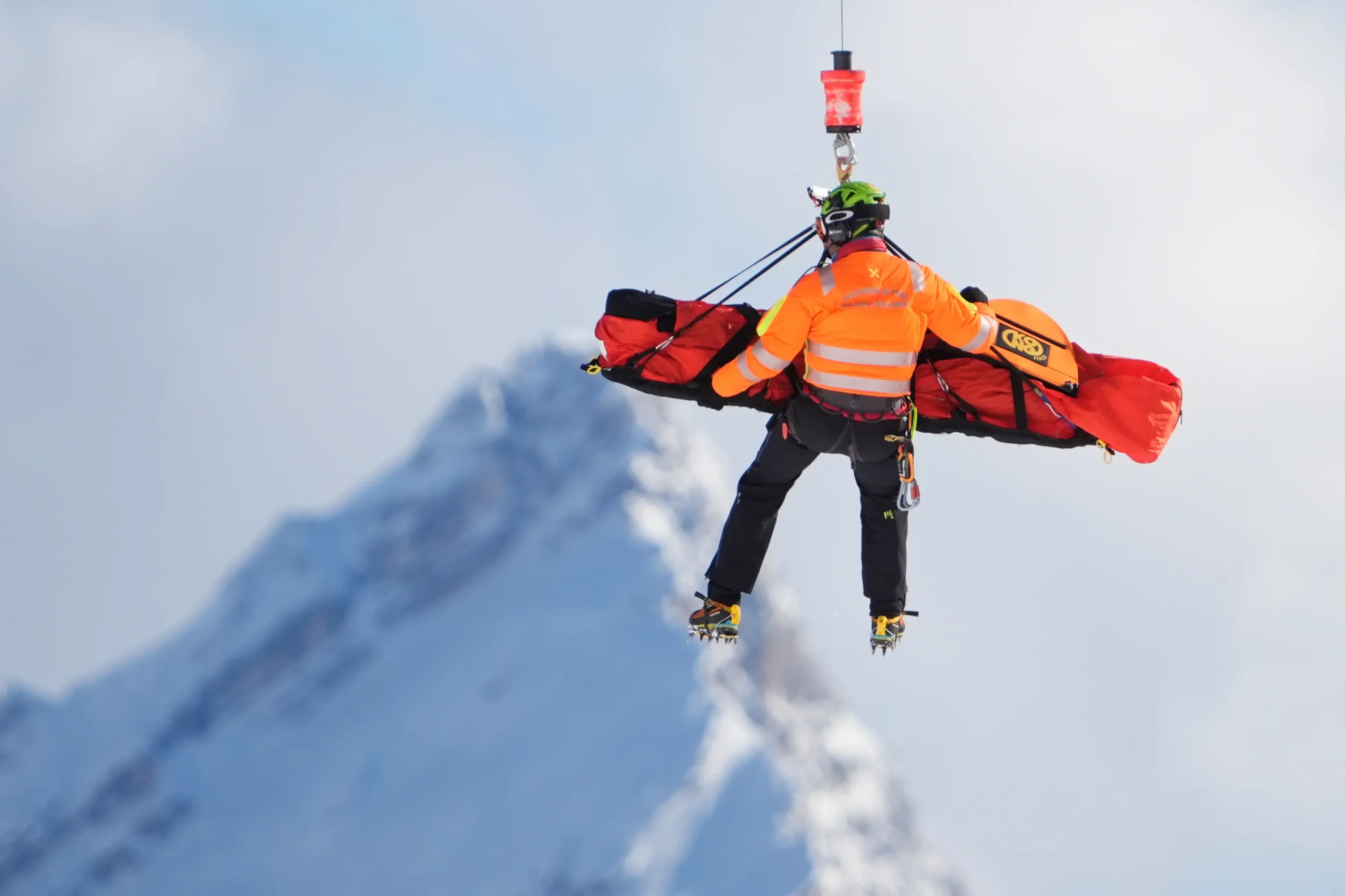 Lindsey Vonn getting airlifted off the skiing course
